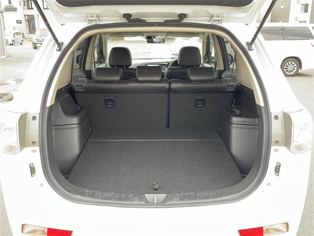 【トランク】積み込みやすくて、たっぷり積める荷室です。シートアレンジできるものは、乗車人数と荷物の量や大きさによってシートを動かすことができるので、より快適なドライブが可能です！