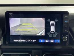 【バックモニター】後ろのカメラの映像をモニターに映し出すことができます！後方の見えない死角や、障害物との距離感をしっかり確認することができます！駐車が苦手な方におすすめです。