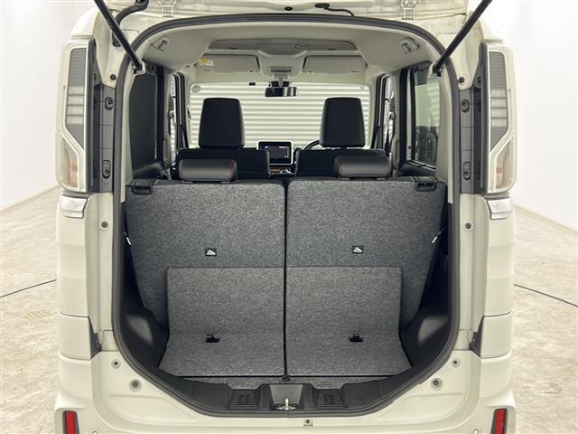 【トランク】積み込みやすくて、たっぷり積める荷室です。シートアレンジできるものは、乗車人数と荷物の量や大きさによってシートを動かすことができるので、より快適なドライブが可能です！