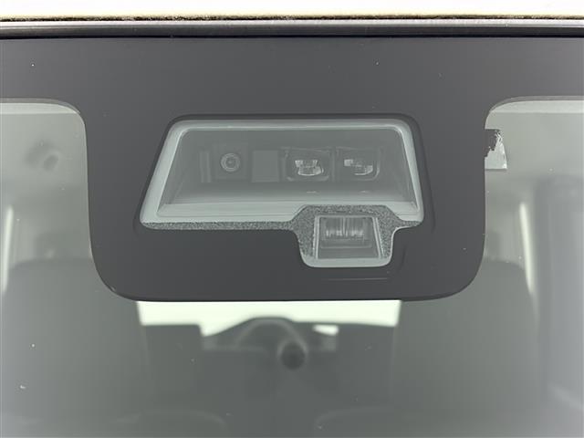 【デュアルセンサーブレーキサポート】スズキの誇る安全装備が搭載されており、万一の危険回避を支援します！機能には限界があるためご注意ください。◆搭載機能例：衝突被害軽減装置/誤発進抑制/車線逸脱警報