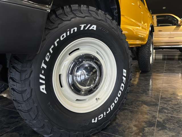 人も荷物もたくさん乗せれる本格4WD！！街乗りでも、山や海などアウトドアでも大活躍！