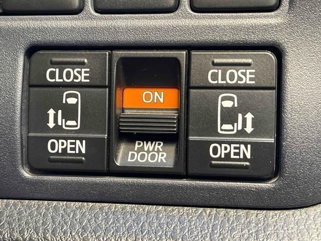 両側電動スライドドア！！荷物で手が塞がるなど簡単にドアの開閉が出来ます！何より力いらずで開閉OK！女性やお年寄りにも優しい。電動機能はOFFにもできますから元気なお子様の駆け出しも安心！