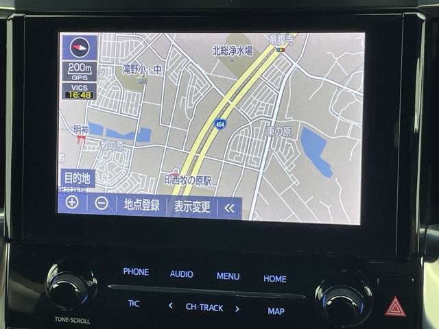 【カーナビ】インパネに埋め込まれたナビは、使いやすく、目的地までのドライブを楽しくしてくれます。ナビデータ更新や新機種への交換はスタッフへご相談ください。