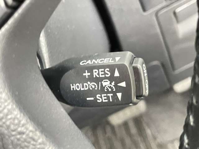 【操作レバー】ウインカーやフォグランプ、ワイパーの操作など安全に運行するために必要不可欠な部分です。手に触れる部分です。気になる方は室内除菌などのオプションをお申し付けください。