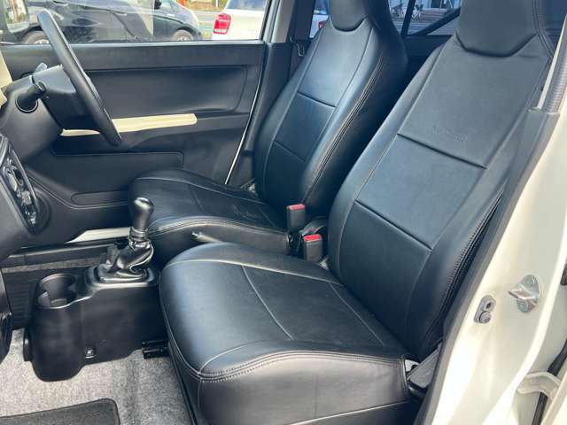 運転席と助手席のシートには目立つ擦れやキズ等もなくキレイな状態です♪シートのクッション性も良く座り心地も良好です♪