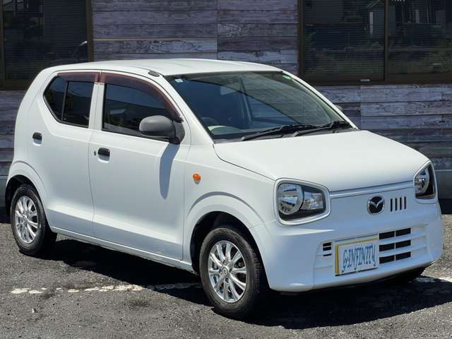 外装色は人気の スペリアホワイト になります♪軽自動車ですので運転もしやすく、軽やかにドライブを楽しめます♪低重心の車体ですのでスピードを出してもフラつきなども無く安定性がございます♪