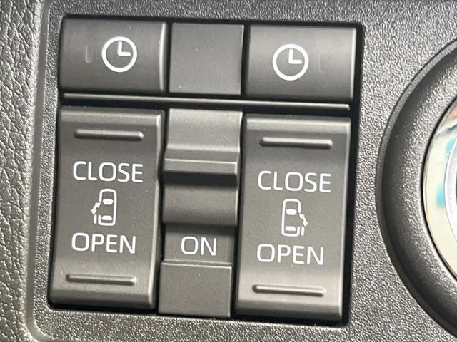 【両側パワースライドドア】スマートキーや運転席のスイッチで後席両側スライドドアの開閉が可能♪電動だから力を入れてドアを開ける必要が無く、小さなお子様でも簡単に開け閉めでき快適です♪