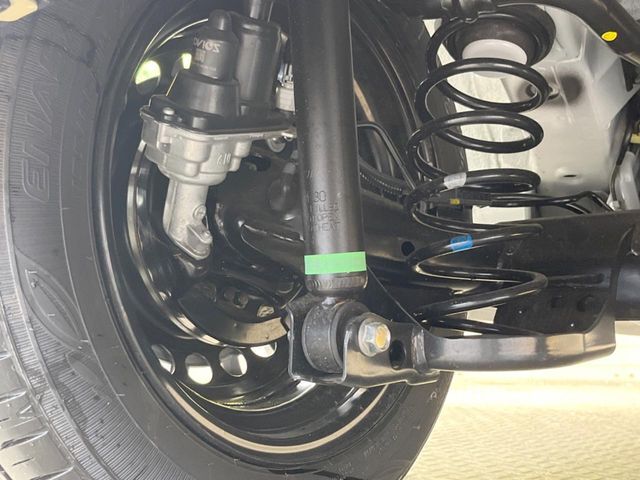 お車を安心してお乗りいただく為には、足回りの定期点検が欠かせません。サービスサポート（有償保証）では無料点検もご提供しており、安心のカーライフをお過ごしいただけるサポート体制が整っています。