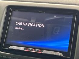 【8型ナビゲーション】目的地までしっかり案内してくれる使いやすいナビ。Bluetooth接続すればお持ちのスマホやMP3プレイヤーの音楽を再生可能！毎日の運転がさらに楽しくなります！！