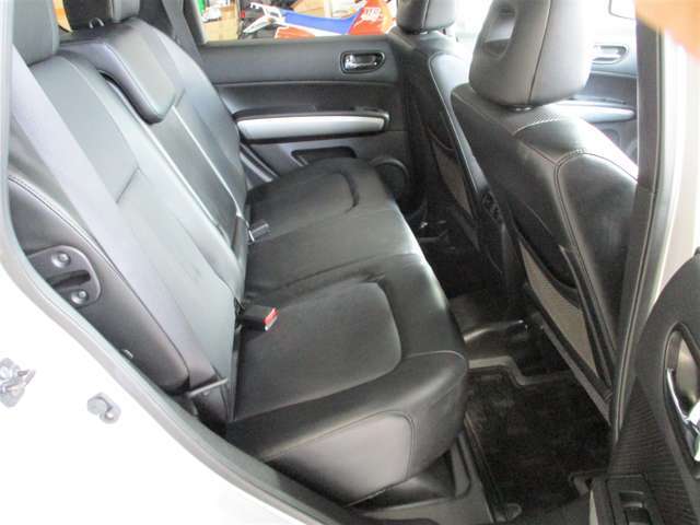 ■前後防水加工フロア。大人3名乗車しても大丈夫です。