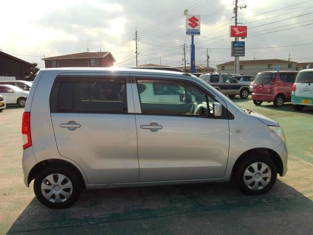 気になる車はタッチの差で売れる事が多々ありますのでお電話ください。その後ご契約頂き必要な書類のやりとりは郵送で可能です。