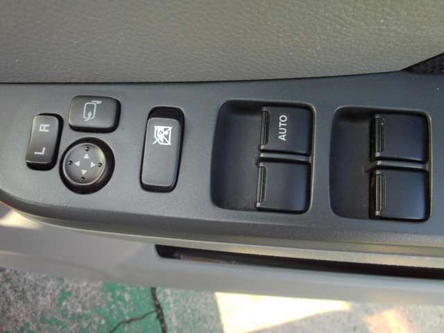 運転しながら操作しやすいように各種ボタンが設置されています♪ストレスのない快適なドライブに必須です！