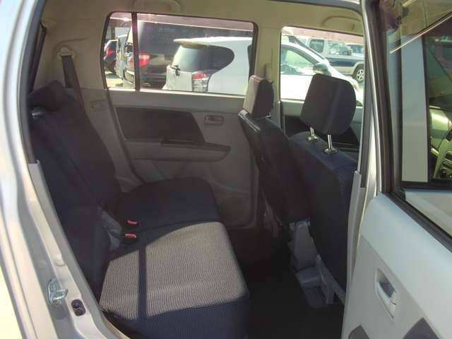 厚みがあって、座り心地のいいソファのようなシート。リラックスしてゆったりと座れます。