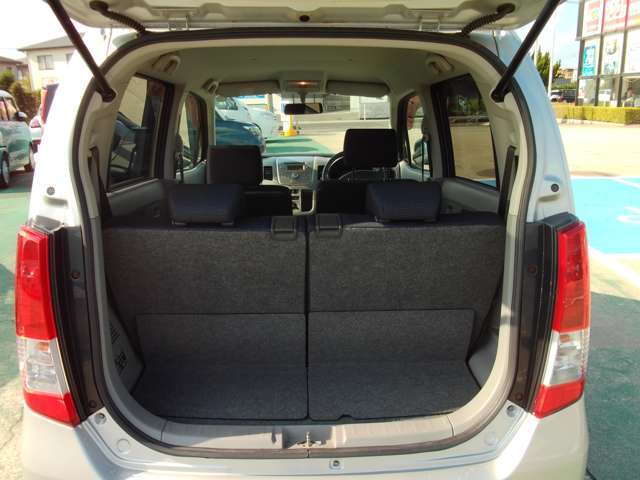 ちょっとしたお買い物にも便利なちょうどよいサイズの荷室♪