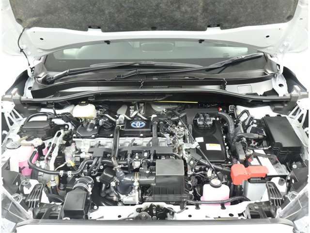 このエンジンルームをご覧下さい！埼玉トヨペットのお車は全て「ピカット一平」で、お車を隅々までピッカピカにしております。見えないところも手を抜きません！！