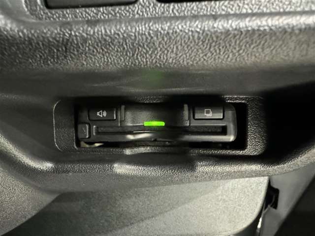 ETC車載器付きです。高速道路の料金所もスムーズに通過できます。