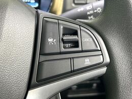 【アダプティブクルーズコントロール】高速道路での長距離走行が楽に！！自動で速度を保つクルーズコントロールが、衝突軽減システムと連携し、前方の車両を感知して車間を保つように速度調節してくれます！！
