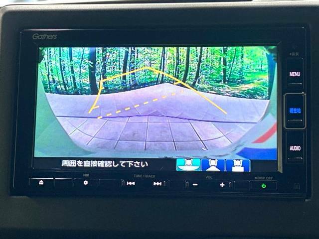 【バックカメラ】駐車時に後方がリアルタイム映像で確認できます。大型商業施設や立体駐車場での駐車時や、夜間のバック時に大活躍！運転スキルに関わらず、今や必須となった装備のひとつです！