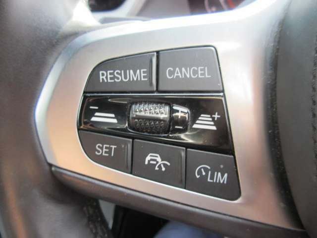 アクティブクルーズコントロール装備です。設定速度をキープしつつ、車間距離を優先し安全走行を可能と致します。長距離ドライブにマストな装備です。