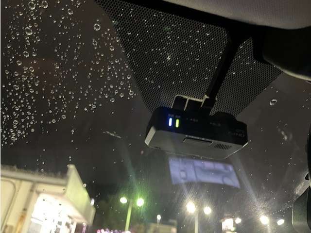 事故などのときに、証拠となるドライブレコーダー付いてます