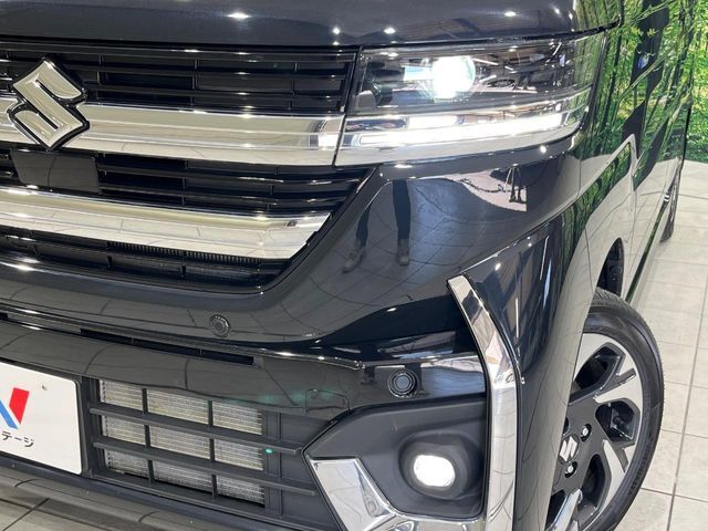 【LEDヘッドライト】悪天候や夜間走行時も良好な視界を確保し安心して運転できる高輝度LEDヘッドライトを装備！点灯速度が早く、消費電力も抑えられています。