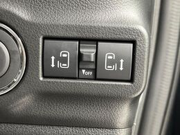 【両側パワースライドドア】スマートキーや運転席のスイッチで後席両側スライドドアの開閉が可能♪電動だから力を入れてドアを開ける必要が無く、小さなお子様でも簡単に開け閉めでき快適です♪