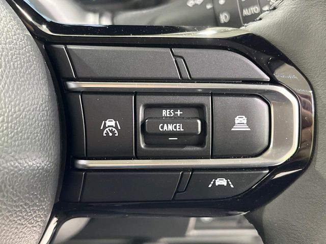 【アダプティブクルーズコントロール】高速道路での長距離走行が楽に！！自動で速度を保つクルーズコントロールが、衝突軽減システムと連携し、前方の車両を感知して車間を保つように速度調節してくれます！！