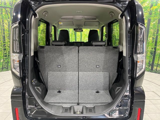 普段のお買い物や通勤、送迎等に十分な荷室スペースを確保しております。セカンドシートを倒すと、大きな荷物の積載も可能です♪