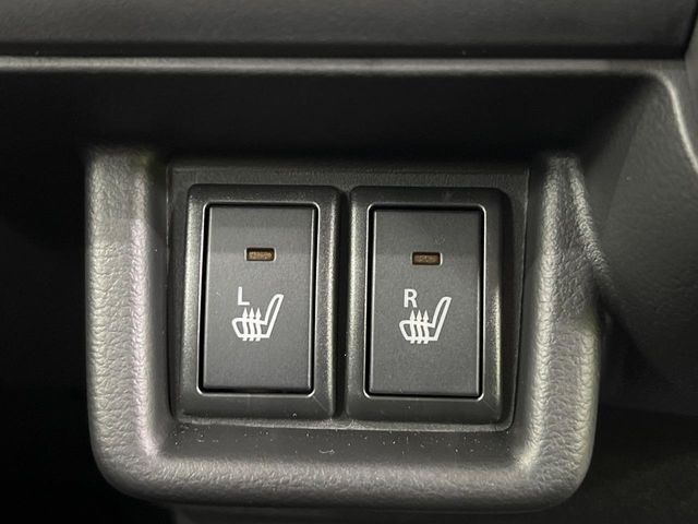 【シートヒーター】寒い日に重宝するシートヒーター！エアコンより早く温まってくれるので寒がりの人も安心ですね♪エアコンの温風は乾燥するから苦手、という方にもをおすすめです。