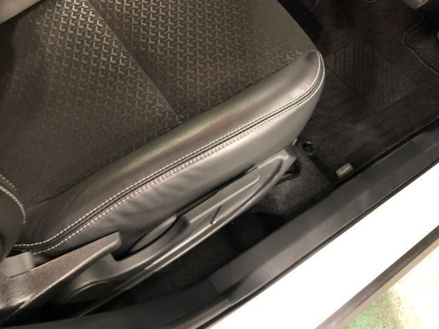 痛みの出やすい運転席シートの角、フロアマット、座面、ともに良好です