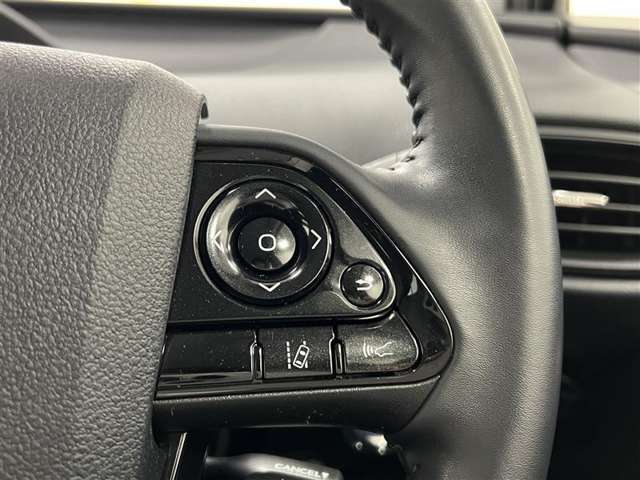 右側でメーター内ディスプレイの操作などが可能！