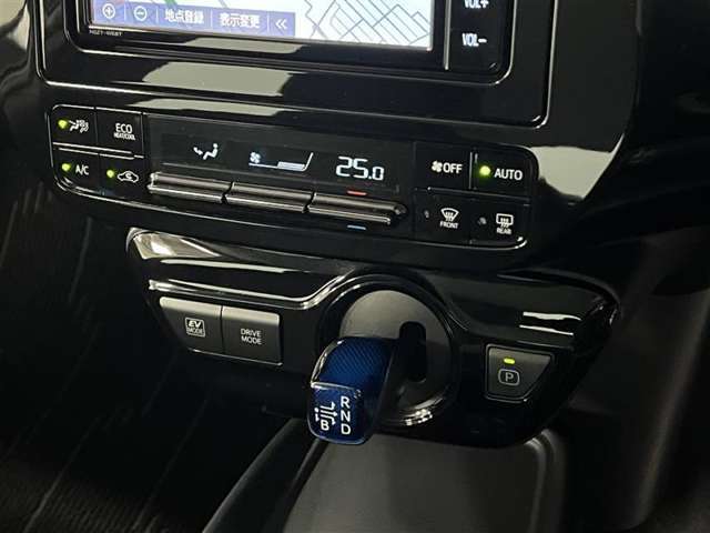 オートエアコンで車内はいつでも快適！エレクトロシフトマチック！シフトレバーはスイッチ感覚で操作出来ます！