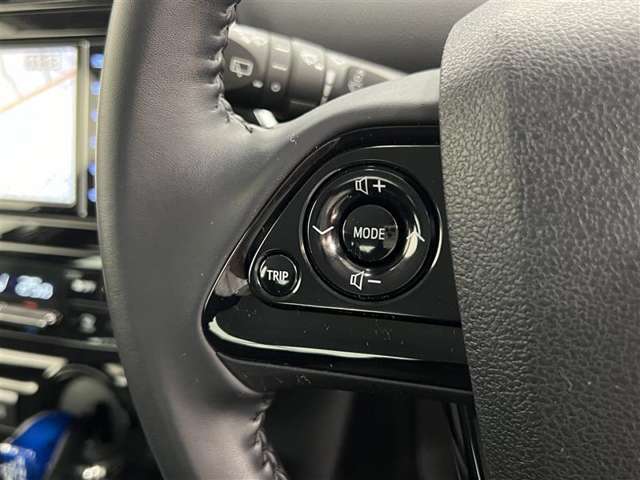 左側で音量調整などの操作が可能！