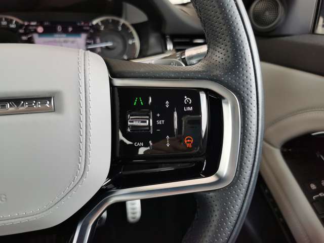 【アダプティブクルーズコントロール】全車速対応のACCやブラインドスポット、レーンキープアシスト機能などを搭載します。ステアリングホイールヒーターも搭載されているタイプになります。