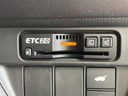 【ETC】有料道路を利用する際に料金所で停止することなく通過できる、ETC車載器（ノンストップ自動料金収受システム機器）が装備されています。セットアップを行うことで利用可能になります。