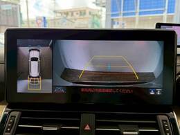 【パノラミックビューモニター】を装備しております。全周囲カメラで危険察知。狭い駐車場でも安心して駐車できますね。