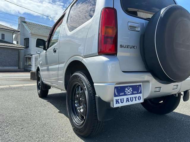 この度は、当社のお車をご覧頂き誠にありがとうございます。お車の状態や、装備の詳細は無料通話のフリーダイヤル0066-9711-799941へご連絡ください。担当者がご案内させていただきます。