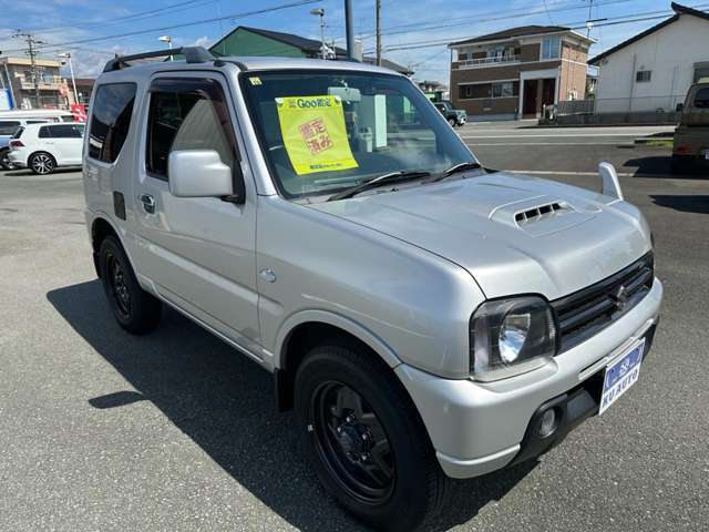 長く乗って頂けるお車をお選びいただく為に誠心誠意お手伝いいたします！気持ちいい車内を造る為きれいに磨き上げました。清潔感溢れる車内になっています。