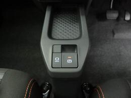 電動パーキングブレーキ・オートブレーキホールド。指先でカンタンブレーキ操作。パーキングブレーキのもどしわすれがなく、信号待ちや渋滞中の停止時にブレーキから足を離しておけるので楽です。