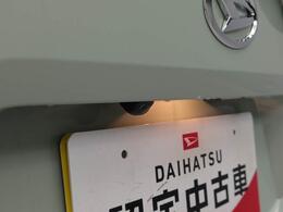 バックカメラ：運転席から確認しづらい車の後方をカメラの映像を通して確認できます。駐車や切り返しがしやすくなります。（連動するナビ等の取り付けが必要になります）
