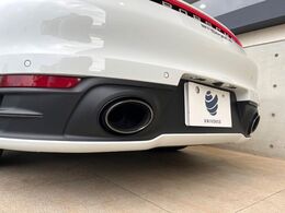 ●スポーツエグゾースト：排気音が明らかにスポーティーになり、踏み込んだ際のサウンドがたまらない装備になります。ポルシェに乗るなら、なくてはならない装備の一つとなっております♪