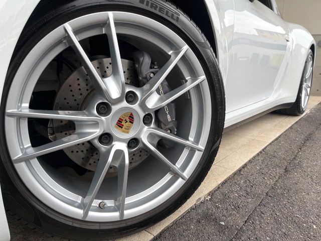 ●純正19/20インチアルミホイール：輸入車ならではの卓越した走りを支えるホイールと足回りです！日本車の走りに慣れている方にもぜひ体感して頂きたいほど、高いレベルでまとまっています！
