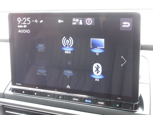ナビゲーションはギャザズ11.4インチコネクトナビ（LXM-247VFLi）を装着しております。AM、FM、CD、DVD再生、Bluetooth、音楽録音再生、フルセグTVがご使用いただけます。