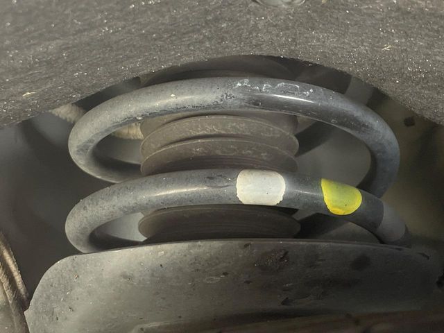 お車を安心してお乗りいただく為には、足回りの定期点検が欠かせません。サービスサポート（有償保証）では無料点検もご提供しており、安心のカーライフをお過ごしいただけるサポート体制が整っています。