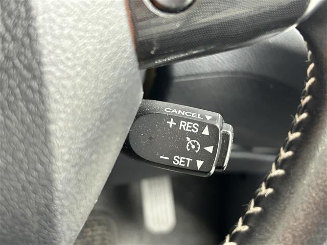 【クルーズコントロール】高速道路や自動車専用道路を走行中にドライバーが設定した速度で、アクセルペダルを踏まなくても、一定の車速で走行してくれます！