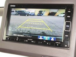 バックをするとき自動でリアの様子が映る『リアカメラ』付き！ナビ画面で確認しながらバックができますから安心ですね。でも、目視も大切ですよ！安全第一でお願いします！