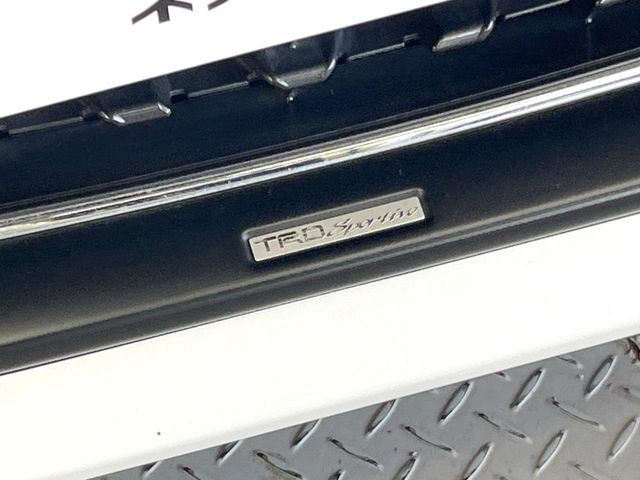 【TRDエアロ】人気のTRDエアロを装備！クルマの外観がよりスタイリッシュになり、街中で存在感あふれる1台に♪将来買い替える時にもリセールに影響しやすく、価値ある人気の装備です！