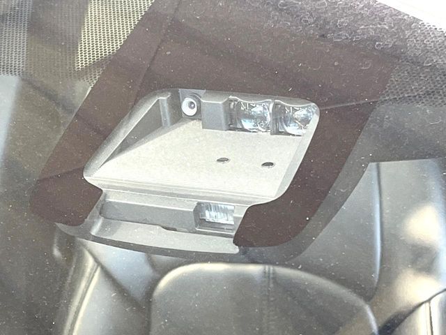 【トヨタセーフティセンス】走行中に前方の車両等を認識し、衝突しそうな時は警報とブレーキで衝突回避と被害軽減をアシスト。より安全にドライブをお楽しみいただけます。