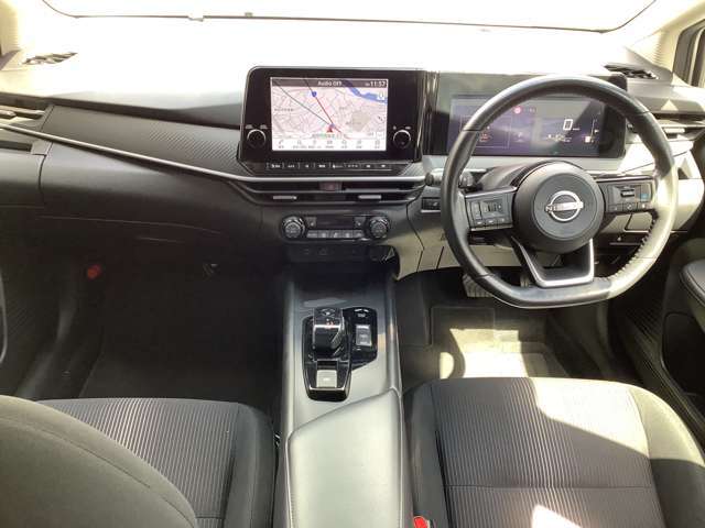 運転席周りの画像です。