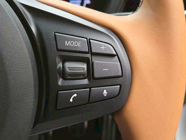 ステアリングスイッチ搭載なので運転中手元でオーディオの操作が可能です。